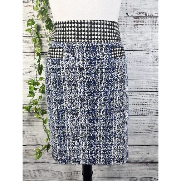 Cabi Skirt size 6 Black Hounds Tooth Blue Ponte Knit Pockets Knee A Line Stretch - Picture 2 of 11